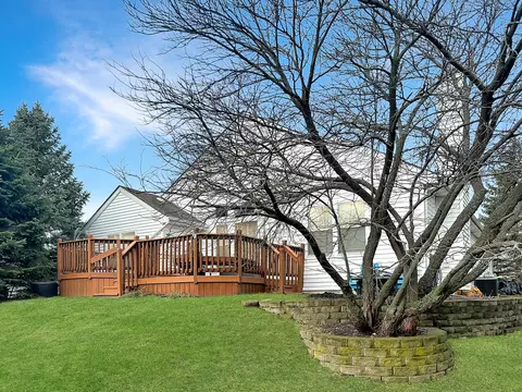 Exterior - 79 Stable Way, Lindenhurst, IL 60046 photo 5 of 10