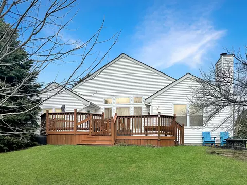 Exterior - 79 Stable Way, Lindenhurst, IL 60046 photo 4 of 10