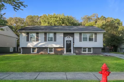 301 E Maple Dr, Glenwood, IL 60425