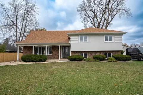 7918 W 100th St, Palos Hills, IL 60465