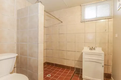 Bath - 1171 Lawrence Ave, Elgin, IL 60123 photo 1 of 2