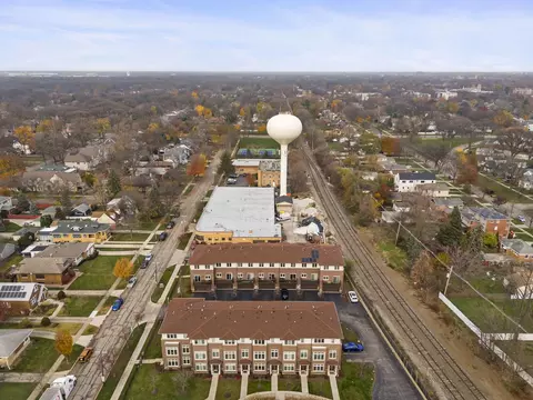 View/Area - 33 Forest Ave, River Forest, IL 60305 photo 5 of 9