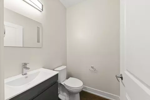 Bath - 33 Forest Ave, River Forest, IL 60305 photo 2 of 5