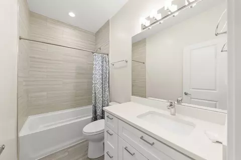 Bath - 33 Forest Ave, River Forest, IL 60305 photo 5 of 5