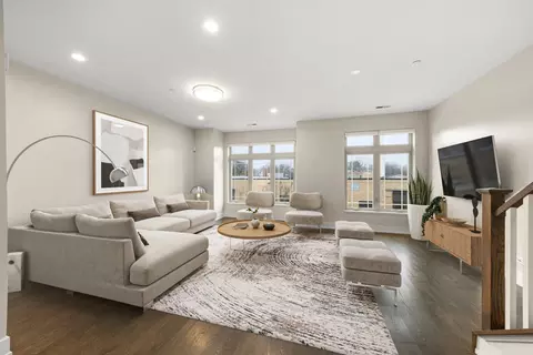 Living - 33 Forest Ave, River Forest, IL 60305 photo 2 of 3