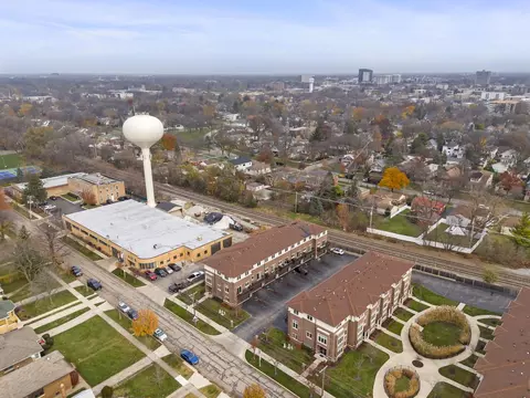 View/Area - 33 Forest Ave, River Forest, IL 60305 photo 4 of 9
