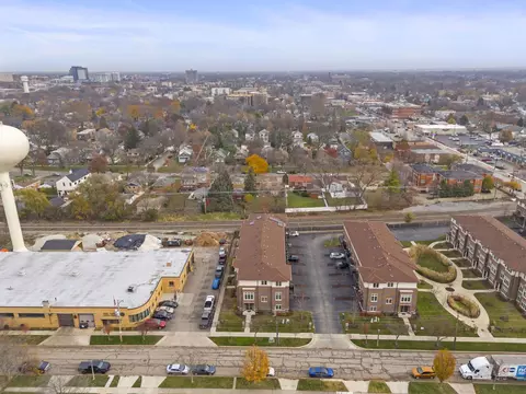 View/Area - 33 Forest Ave, River Forest, IL 60305 photo 3 of 9