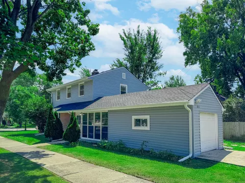8660 E Prairie Rd, Skokie, IL 60076