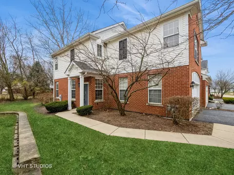 2621 Pond View Dr, Algonquin, IL 60102 photo 2
