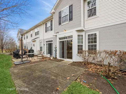 2621 Pond View Dr, Algonquin, IL 60102 photo 3