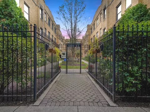 1354 W Estes Ave #3N, Chicago, IL 60626
