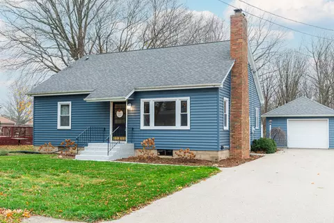 214 S Sycamore St, Franklin Grove, IL 61031