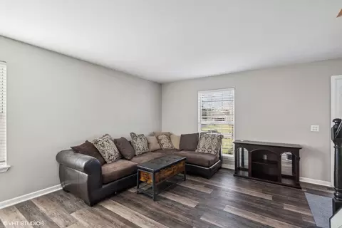 Living - 565 Surrey Ridge Dr, Cary, IL 60013 photo 3 of 3