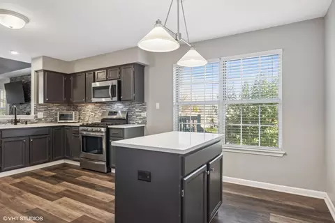 Kitchen - 565 Surrey Ridge Dr, Cary, IL 60013 photo 3 of 4