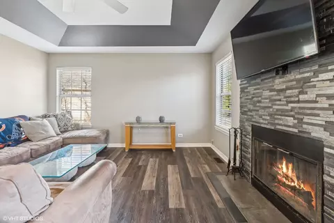 Living - 565 Surrey Ridge Dr, Cary, IL 60013 photo 1 of 3