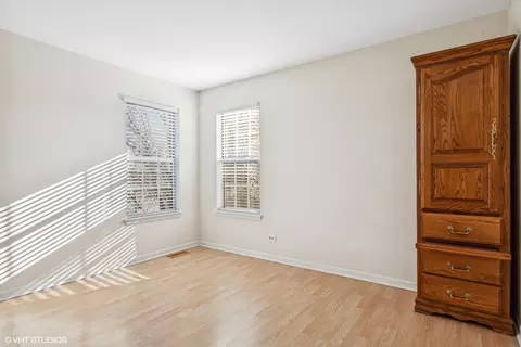 Bedroom - 565 Surrey Ridge Dr, Cary, IL 60013 photo 2 of 4