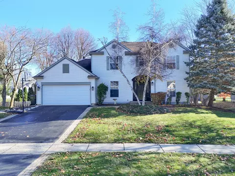 565 Surrey Ridge Dr, Cary, IL 60013