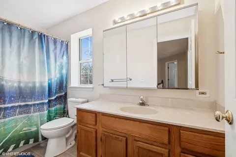 Bath - 565 Surrey Ridge Dr, Cary, IL 60013 photo 4 of 5