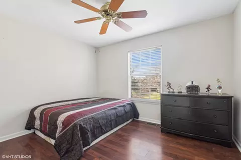 Bedroom - 565 Surrey Ridge Dr, Cary, IL 60013 photo 3 of 4