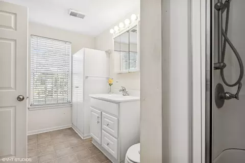 Bath - 565 Surrey Ridge Dr, Cary, IL 60013 photo 1 of 5