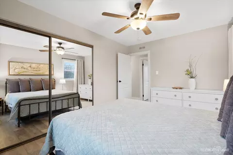 Bedroom - 395 Westview St, Hoffman Estates, IL 60169 photo 2 of 3