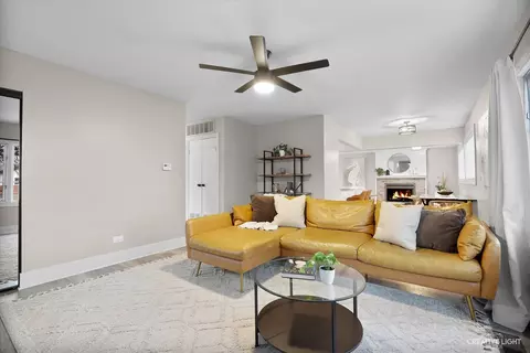Living - 395 Westview St, Hoffman Estates, IL 60169 photo 3 of 4