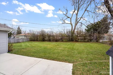 Exterior - 395 Westview St, Hoffman Estates, IL 60169 photo 3 of 4