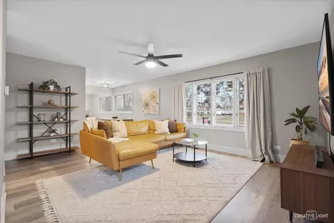 Living - 395 Westview St, Hoffman Estates, IL 60169 photo 2 of 4