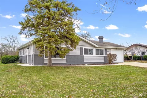 Exterior - 395 Westview St, Hoffman Estates, IL 60169 photo 2 of 4