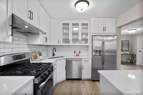 Kitchen - 395 Westview St, Hoffman Estates, IL 60169 photo 1 of 4