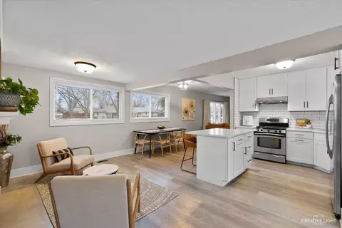 Kitchen - 395 Westview St, Hoffman Estates, IL 60169 photo 4 of 4