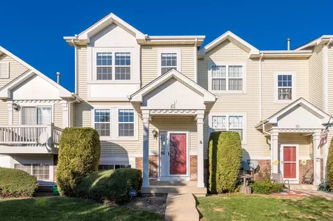 305 Holiday Ln, Hainesville, IL 60073