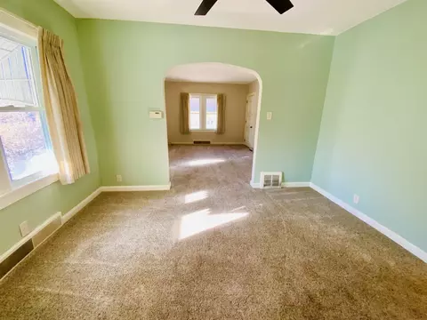 Living - 2128 Fields Pl, Ottawa, IL 61350 photo 3 of 4