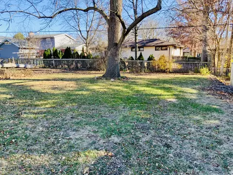 Exterior - 2128 Fields Pl, Ottawa, IL 61350 photo 4 of 4