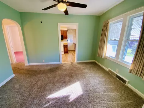 Living - 2128 Fields Pl, Ottawa, IL 61350 photo 4 of 4