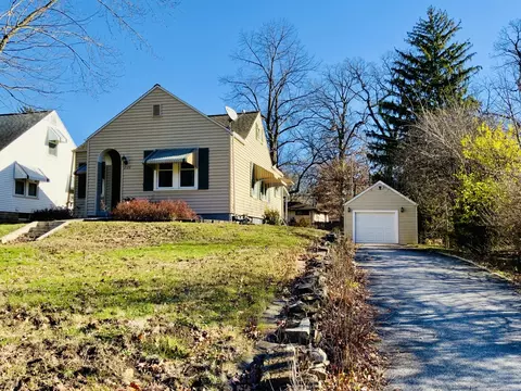 Exterior - 2128 Fields Pl, Ottawa, IL 61350 photo 2 of 4