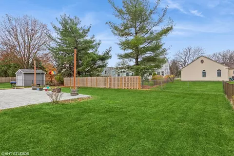 Exterior - 905 Red Coach Ln, Algonquin, IL 60102 photo 2 of 2