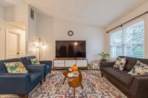Living - 905 Red Coach Ln, Algonquin, IL 60102 photo 1 of 2