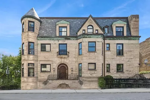 2480 N Lakeview Ave, Chicago, IL 60614