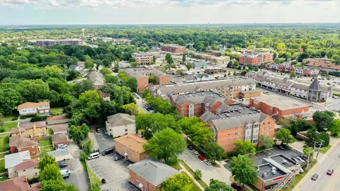 View/Area - 32 E Hattendorf Ave #2B, Roselle, IL 60172 photo 7 of 10