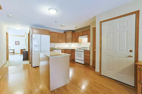 Kitchen - 32 E Hattendorf Ave #2B, Roselle, IL 60172 photo 2 of 4