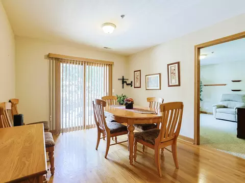 Dining - 32 E Hattendorf Ave #2B, Roselle, IL 60172 photo 1 of 2