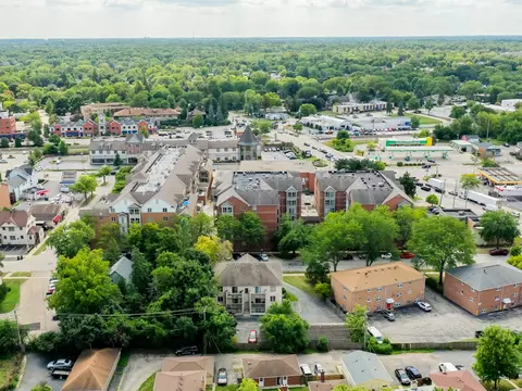 View/Area - 32 E Hattendorf Ave #2B, Roselle, IL 60172 photo 5 of 10