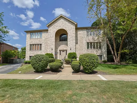 32 E Hattendorf Ave #2B, Roselle, IL 60172