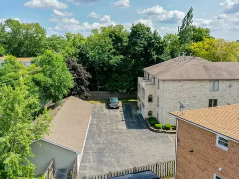 Exterior - 32 E Hattendorf Ave #2B, Roselle, IL 60172 photo 3 of 8