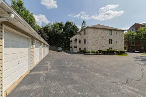 Exterior - 32 E Hattendorf Ave #2B, Roselle, IL 60172 photo 7 of 8