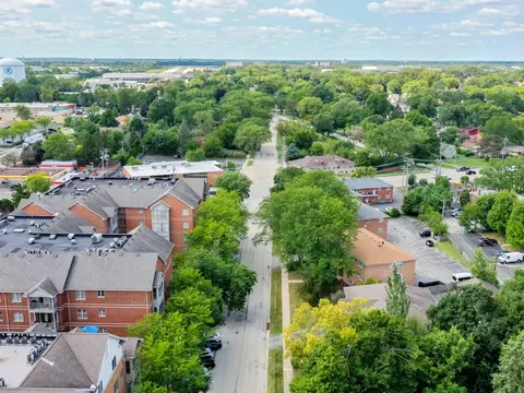 View/Area - 32 E Hattendorf Ave #2B, Roselle, IL 60172 photo 3 of 10