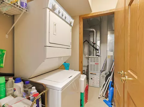 Other - 32 E Hattendorf Ave #2B, Roselle, IL 60172 photo 1 of 3