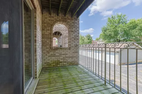 Exterior - 32 E Hattendorf Ave #2B, Roselle, IL 60172 photo 4 of 8