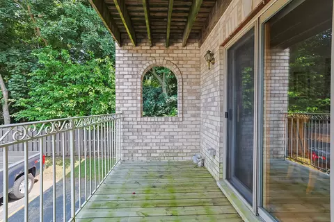 Exterior - 32 E Hattendorf Ave #2B, Roselle, IL 60172 photo 5 of 8